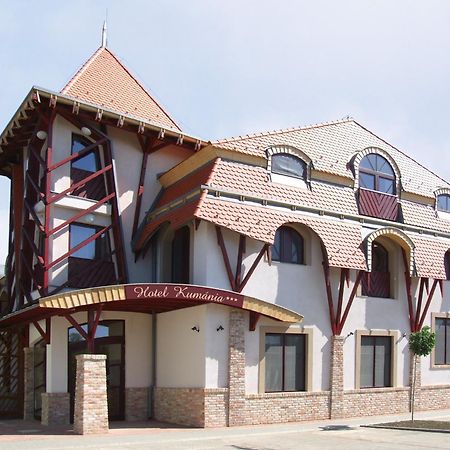 Hotel Kumania Kisujszallas 외부 사진