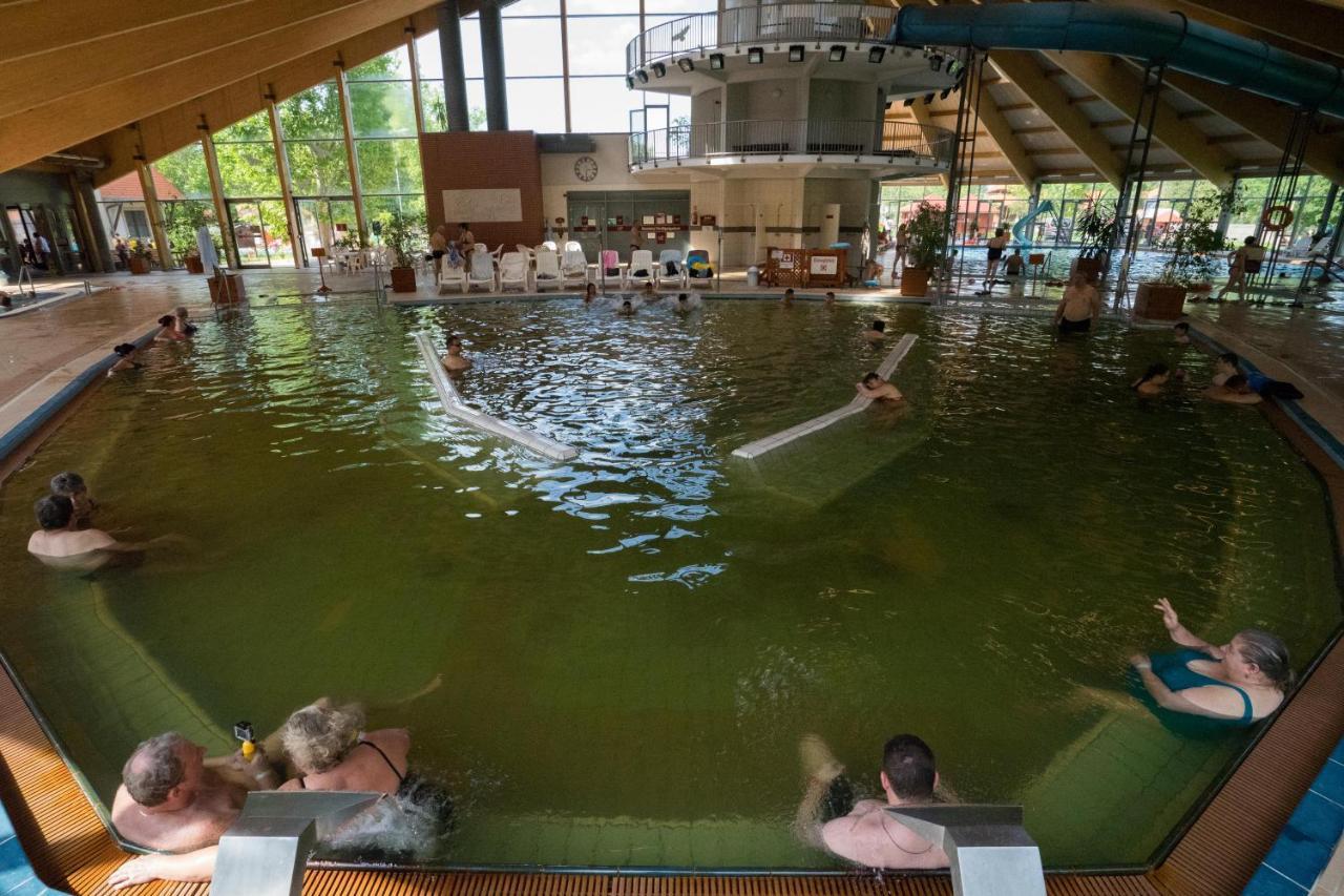 Hotel Kumania Kisujszallas 외부 사진