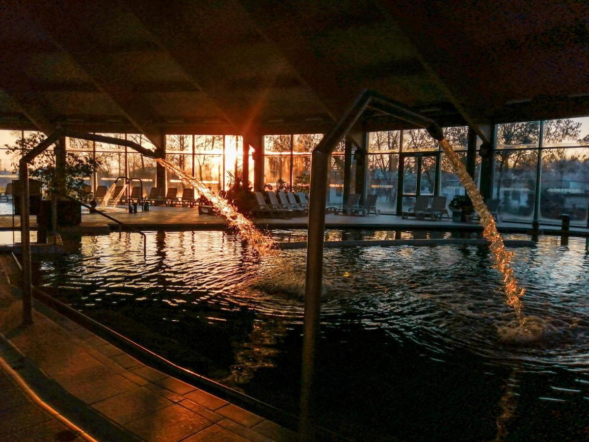 Hotel Kumania Kisujszallas 외부 사진