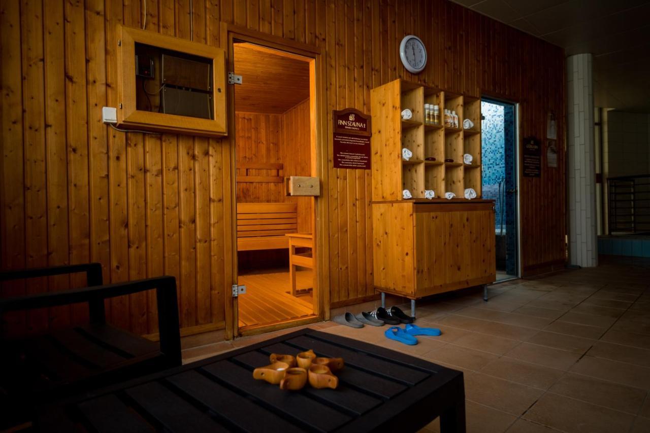 Hotel Kumania Kisujszallas 외부 사진