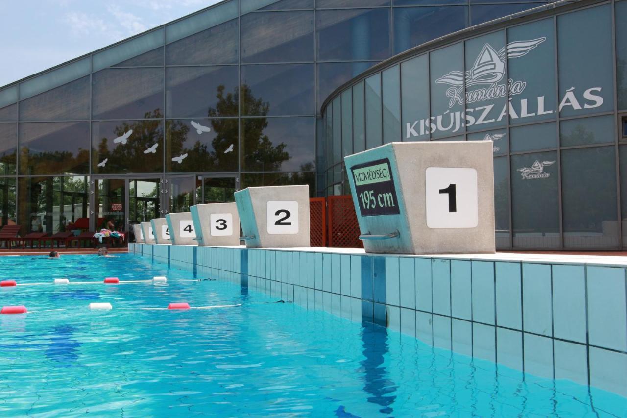 Hotel Kumania Kisujszallas 외부 사진