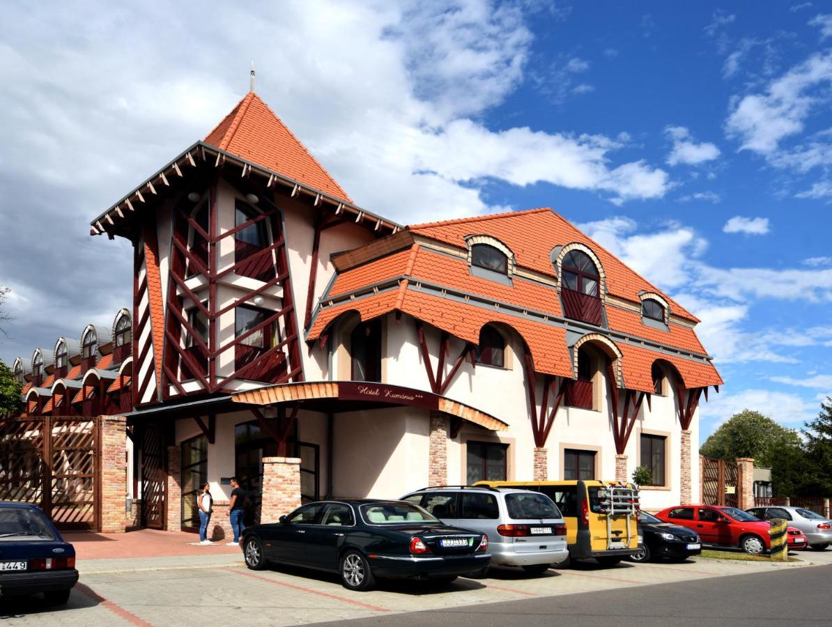 Hotel Kumania Kisujszallas 외부 사진