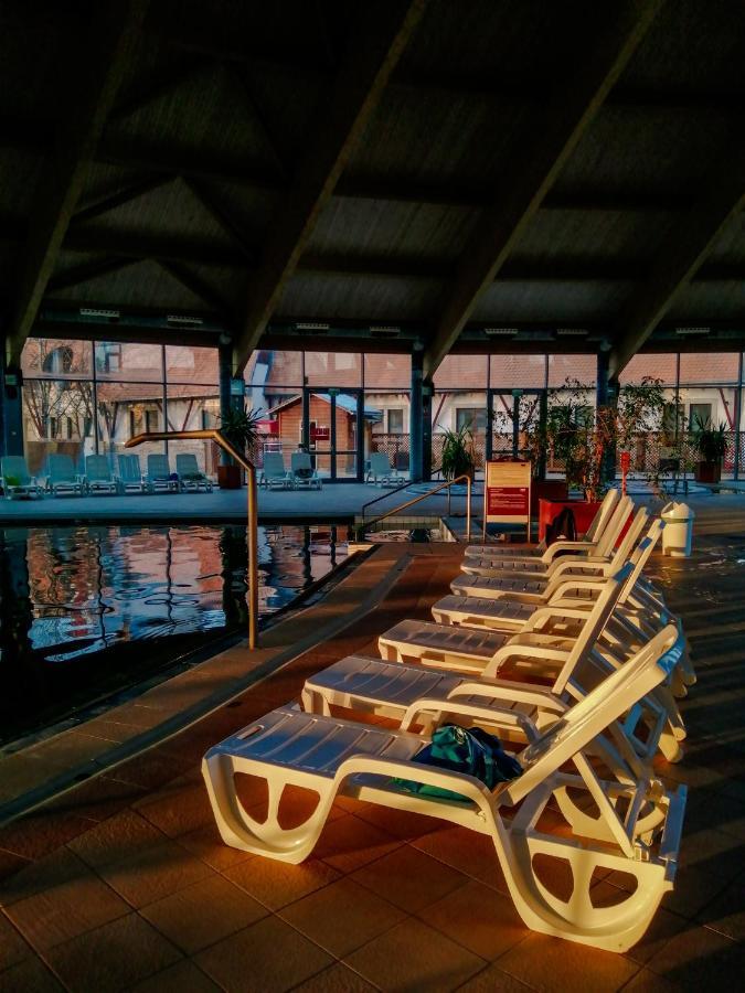 Hotel Kumania Kisujszallas 외부 사진