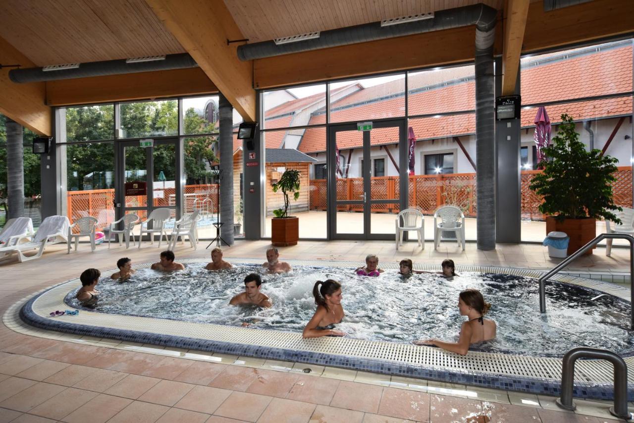 Hotel Kumania Kisujszallas 외부 사진