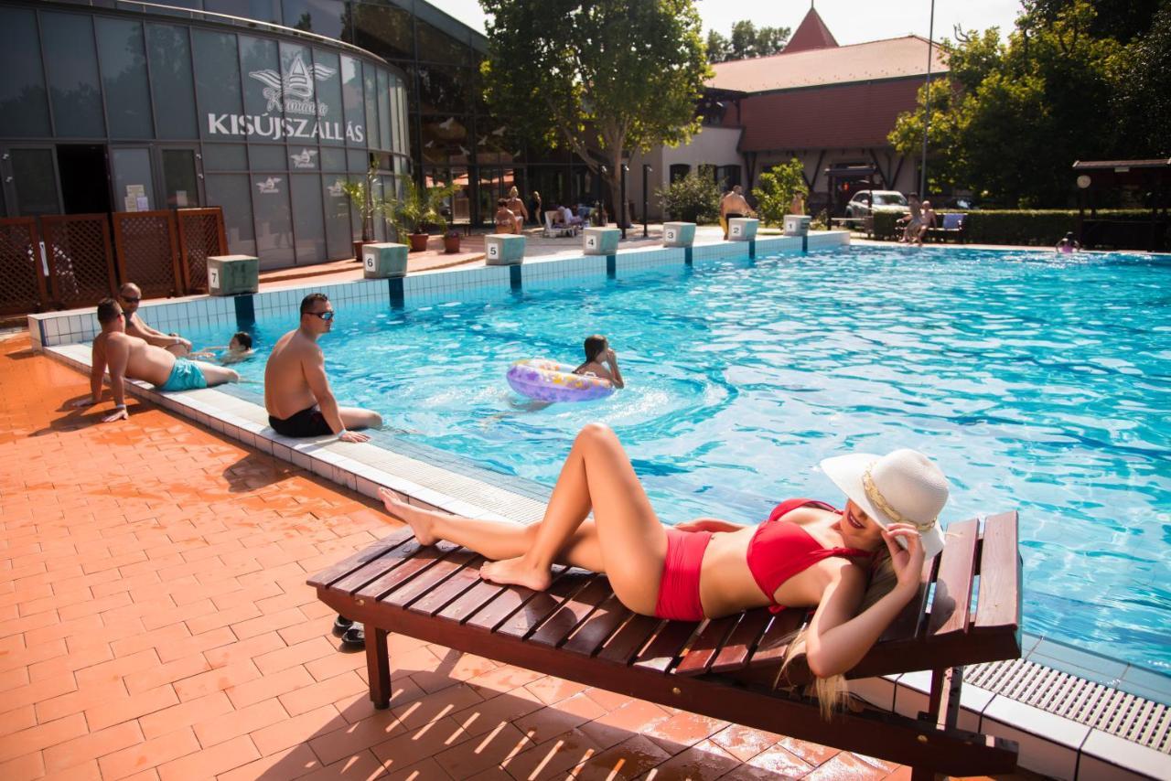 Hotel Kumania Kisujszallas 외부 사진