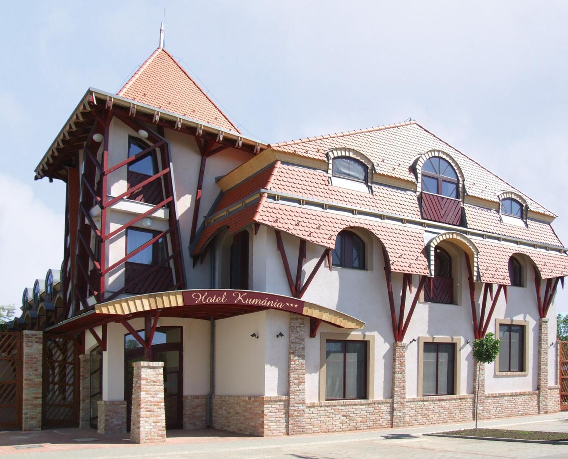 Hotel Kumania Kisujszallas 외부 사진